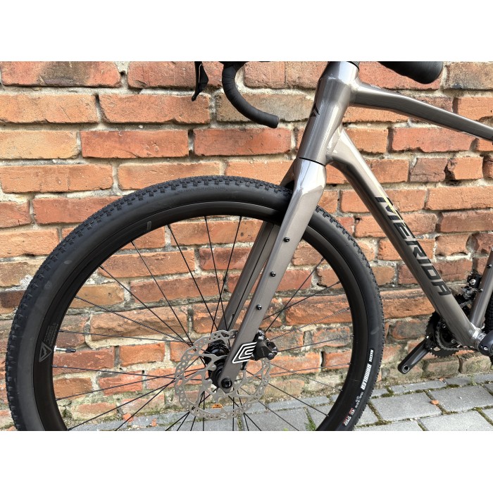 Merida SILEX 400 Warm Slate Grey rozmiar M – gravel Shimano GRX 2x10, karbonowy widelec