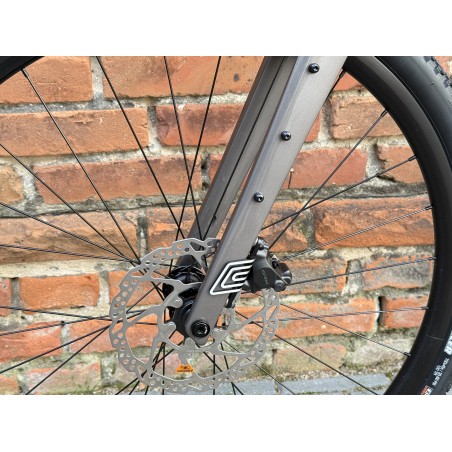 Merida SILEX 400 Warm Slate Grey rozmiar M – gravel Shimano GRX 2x10, karbonowy widelec