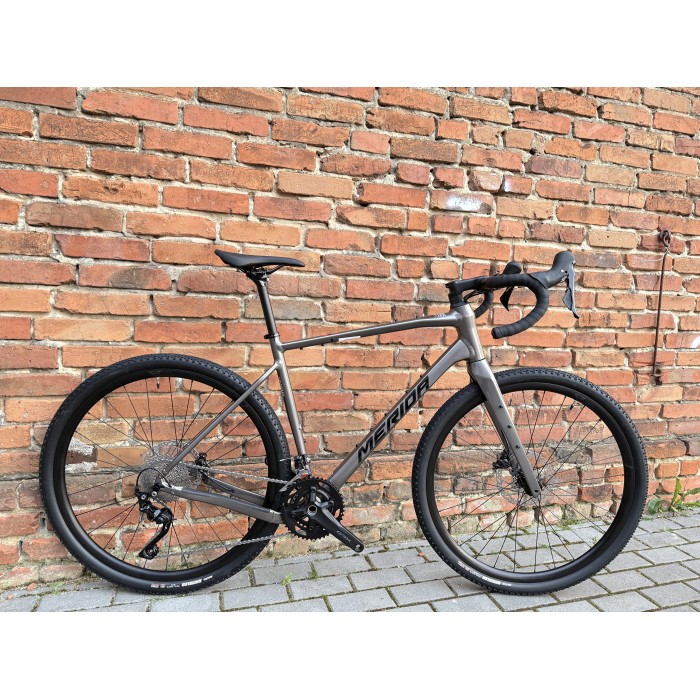 Merida SILEX 400 Warm Slate Grey rozmiar M – gravel Shimano GRX 2x10, karbonowy widelec