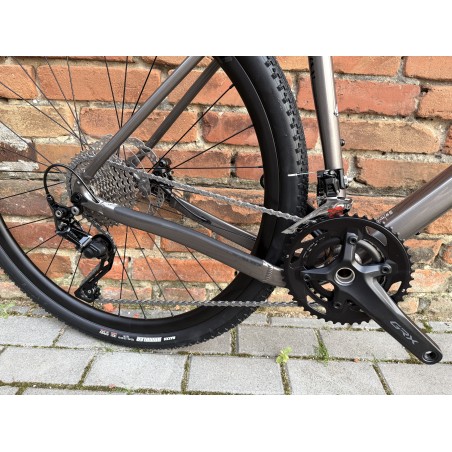 Merida SILEX 400 Warm Slate Grey rozmiar M – gravel Shimano GRX 2x10, karbonowy widelec